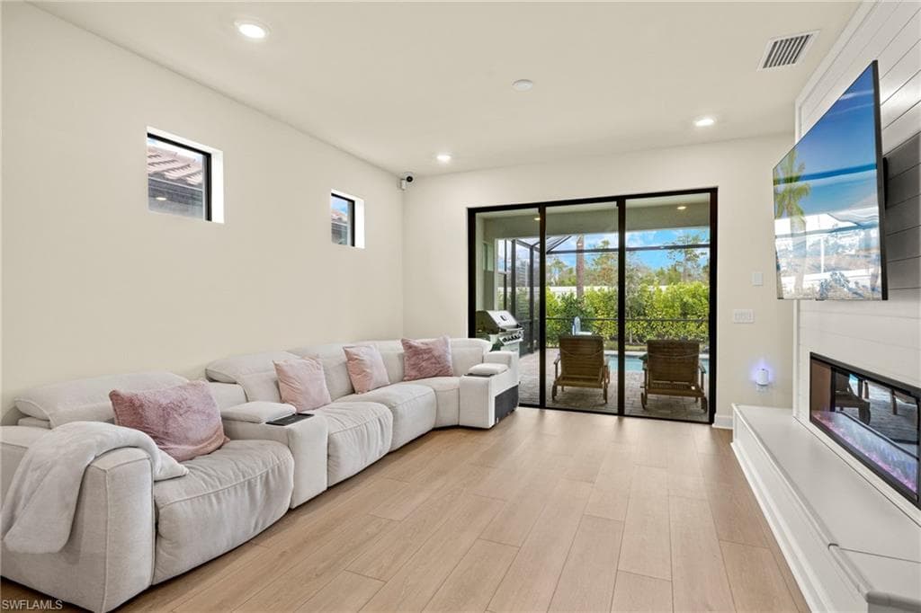 2170 Yellowfin CIR, NAPLES FL 34114-3