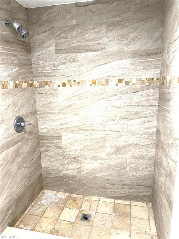 585 14th ST N, NAPLES FL 34102-16