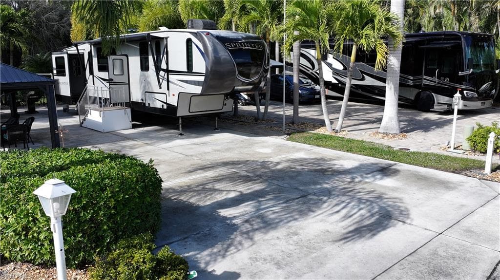 5700 Cypresswoods Resort DR, FORT MYERS FL 33905-5