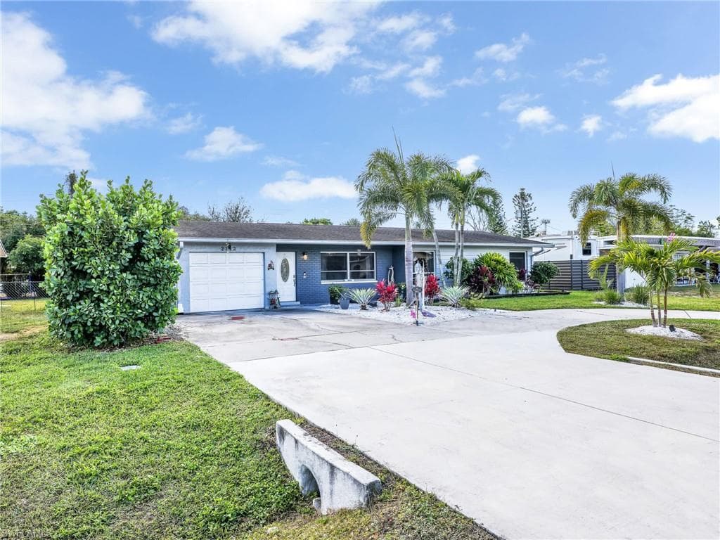 2142 Crystal DR, FORT MYERS FL 33907-5