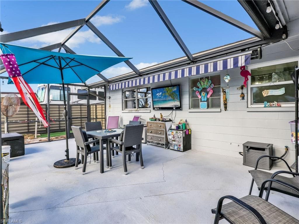 2142 Crystal DR, FORT MYERS FL 33907-27