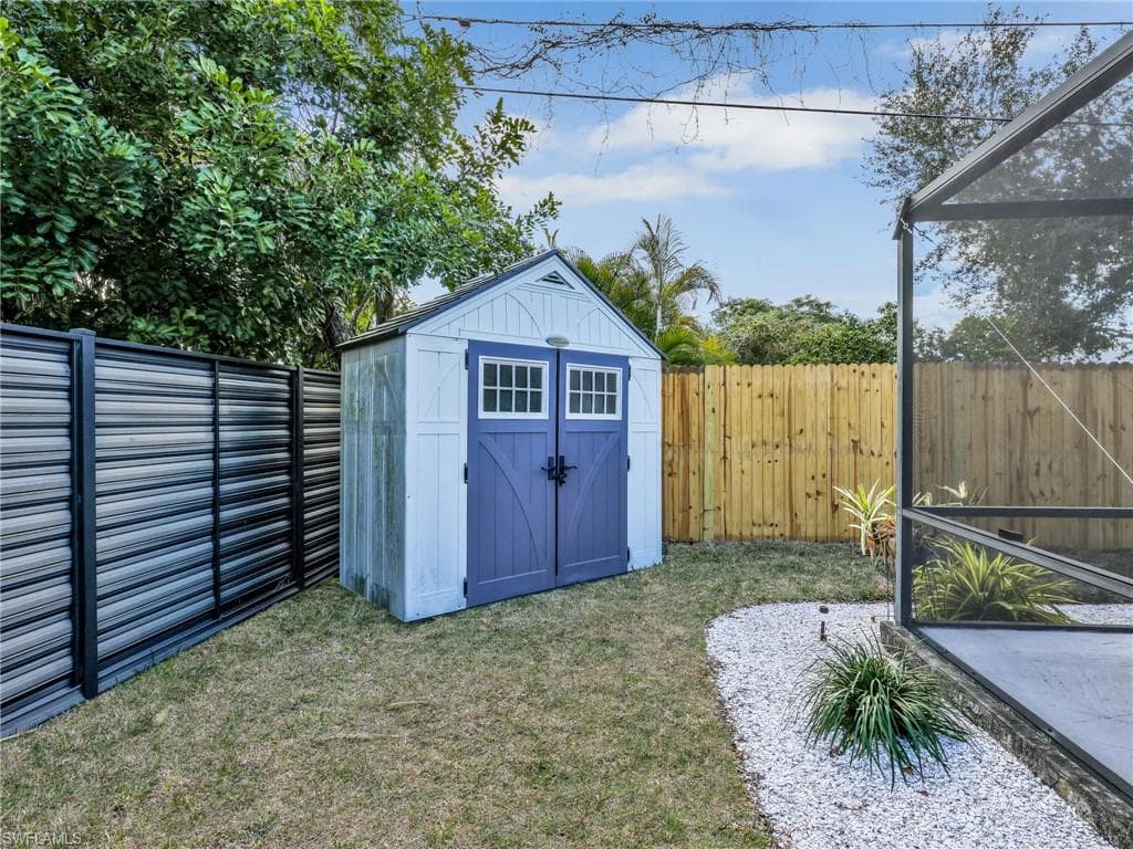 2142 Crystal DR, FORT MYERS FL 33907-33