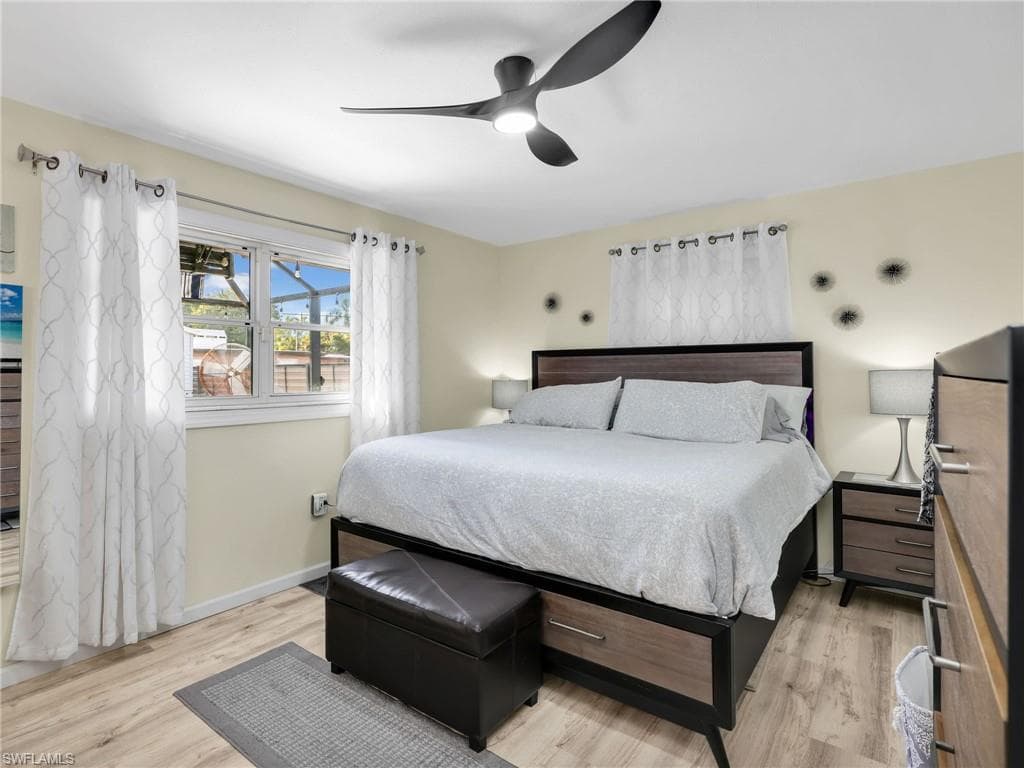 2142 Crystal DR, FORT MYERS FL 33907-18