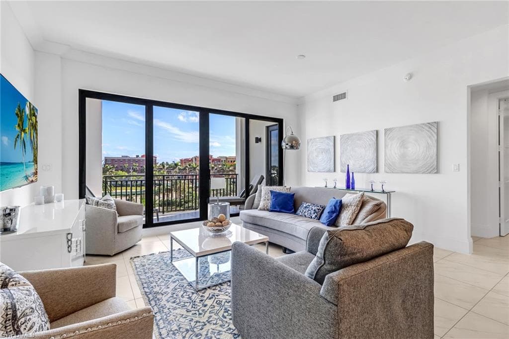 1135 3rd AVE S # 415, NAPLES FL 34102-14