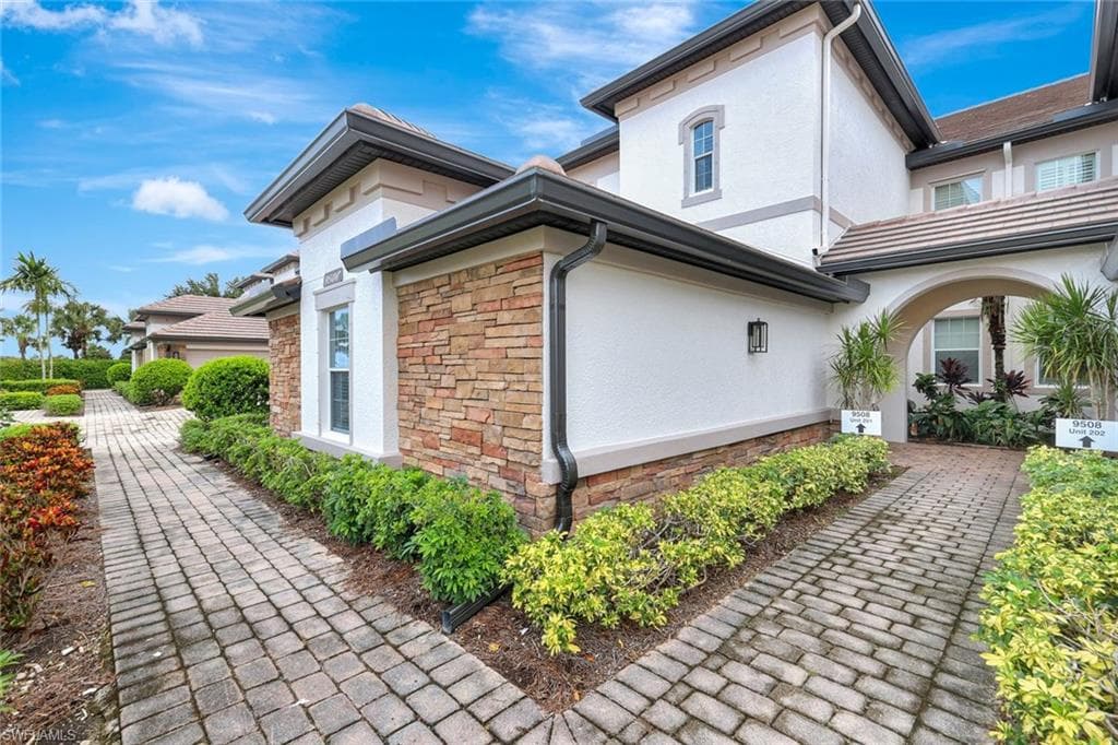 9508 Ironstone TER # 201, NAPLES FL 34120-2