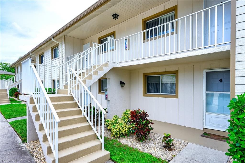 2370 Naples Trace CIR # 7, NAPLES FL 34109-24