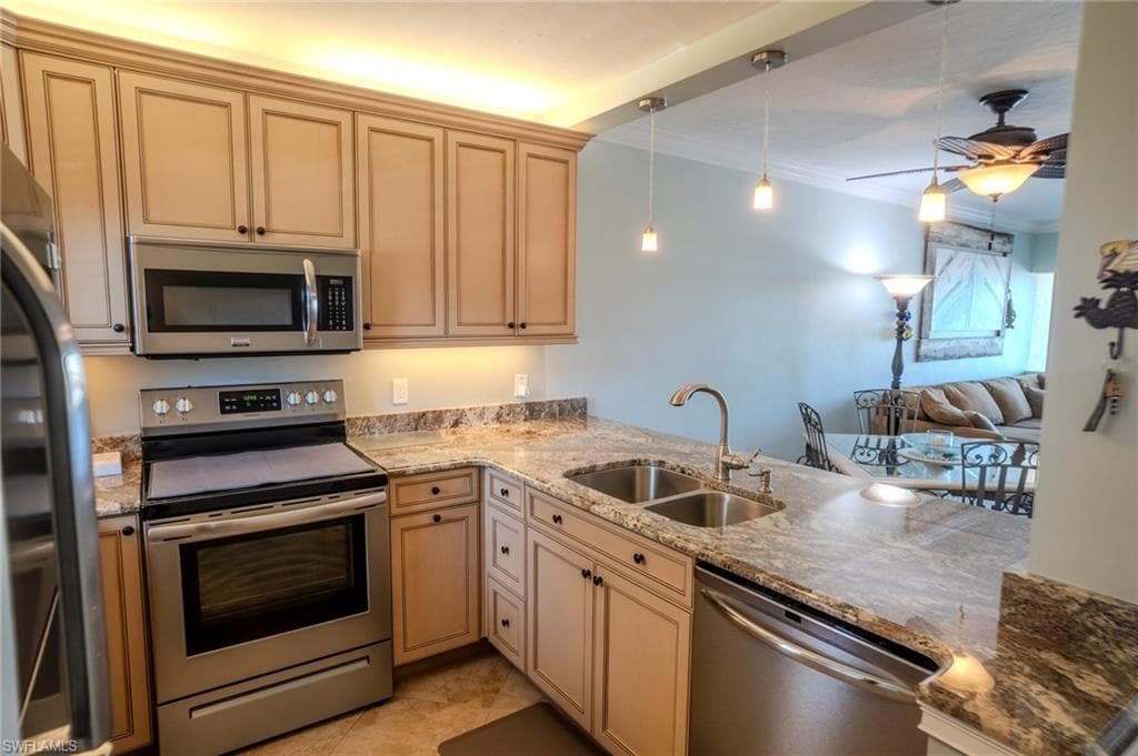803 River Point DR # 105B, NAPLES FL 34102-21