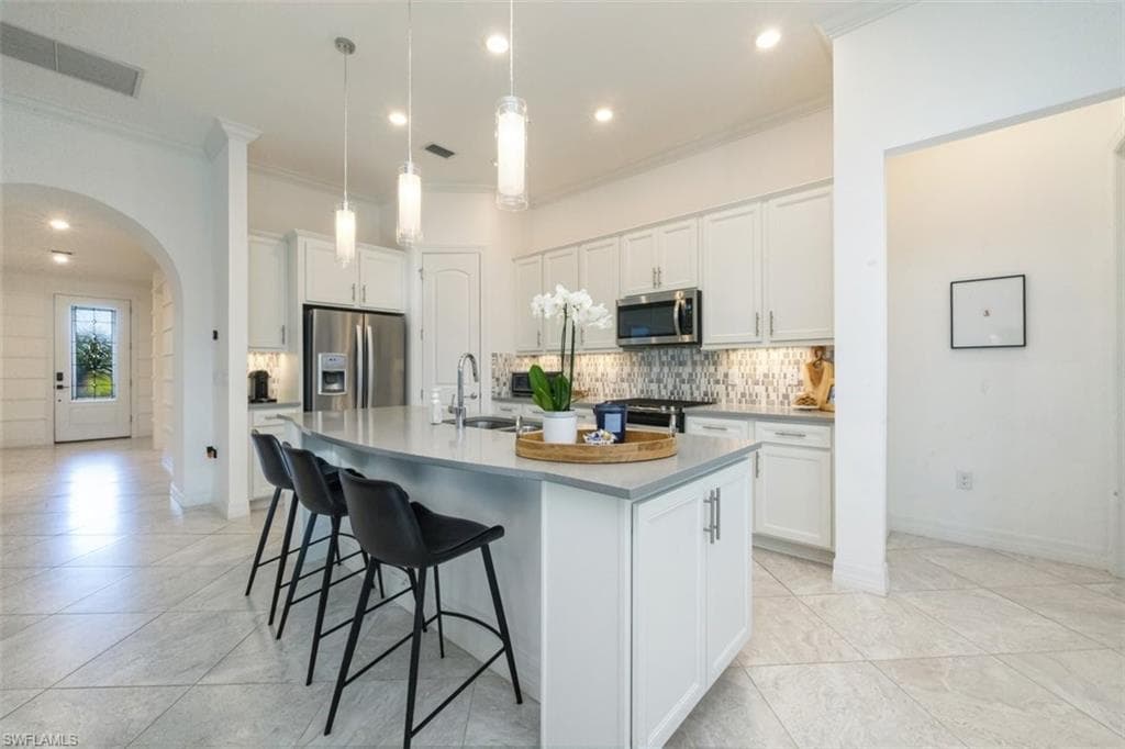 7222 Wilton DR, NAPLES FL 34109-8