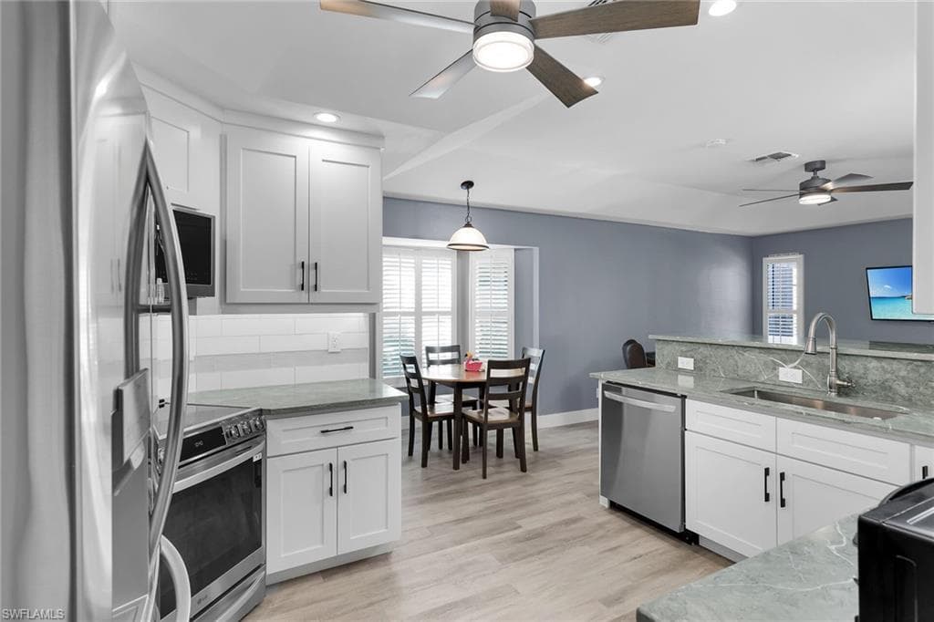 789 Coldstream CT, NAPLES FL 34104-6