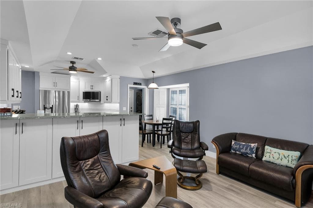 789 Coldstream CT, NAPLES FL 34104-10