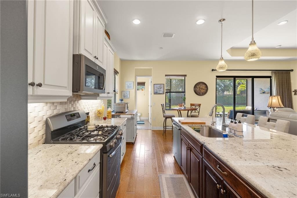 21283 Estero Vista CT, ESTERO FL 33928-17