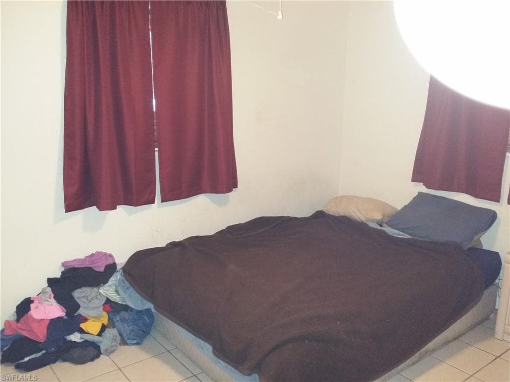 950 Lakeview DR, NORTH FORT MYERS FL 33903-22