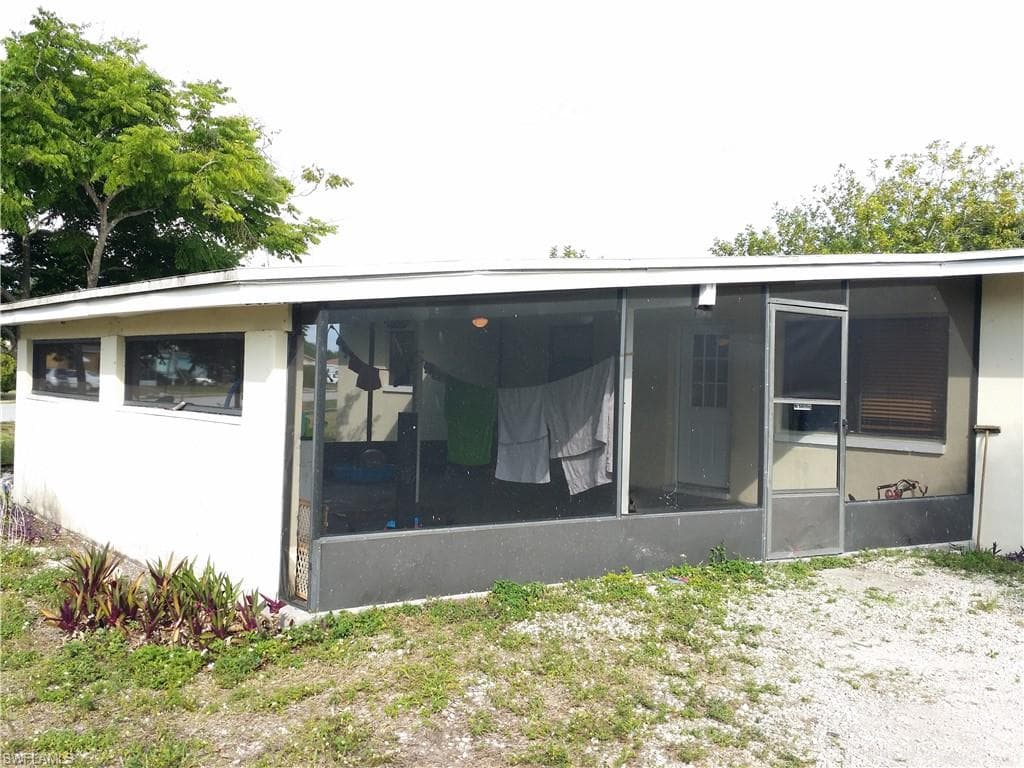 950 Lakeview DR, NORTH FORT MYERS FL 33903-1