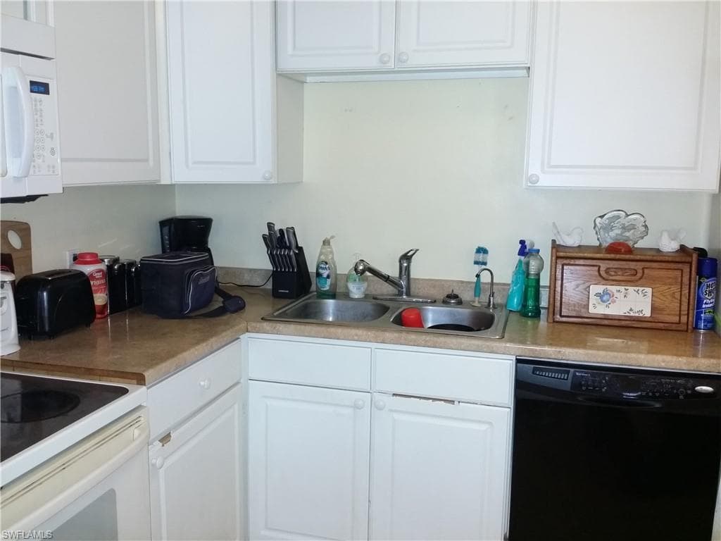 950 Lakeview DR, NORTH FORT MYERS FL 33903-6