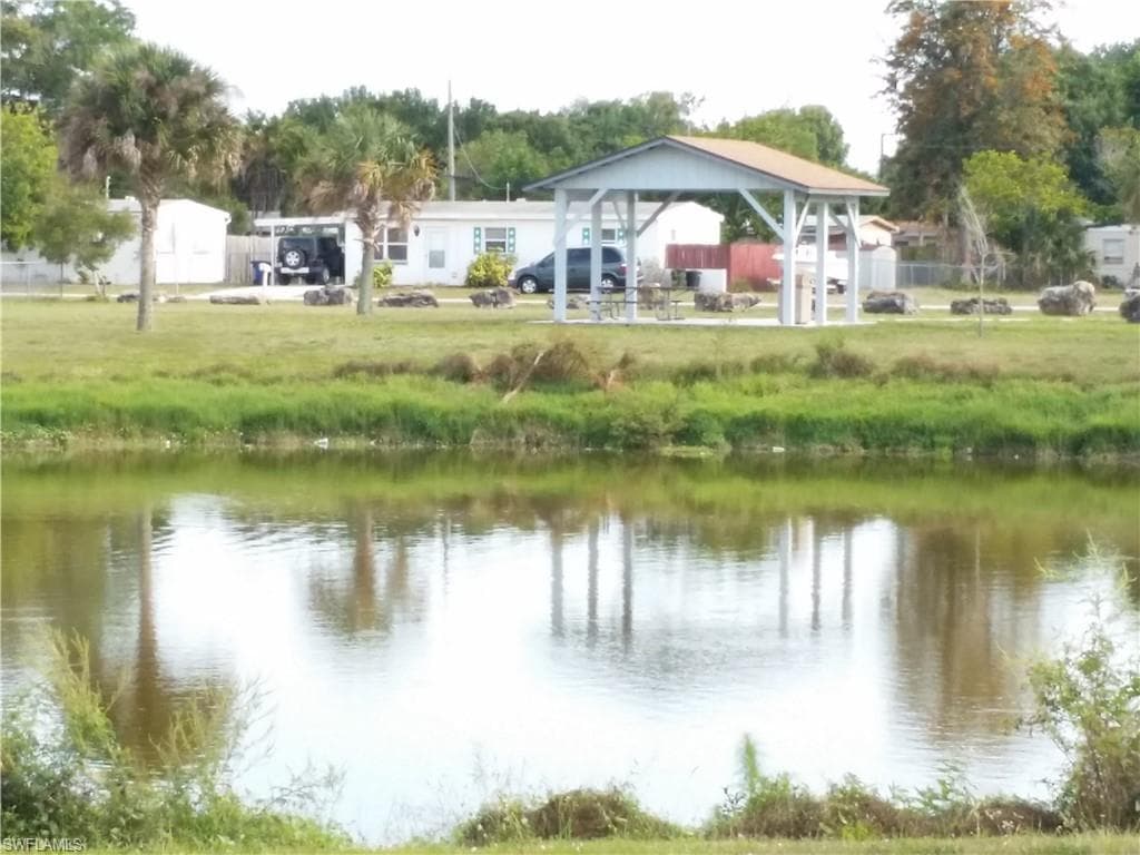 950 Lakeview DR, NORTH FORT MYERS FL 33903-35