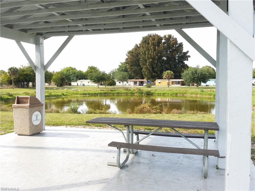 950 Lakeview DR, NORTH FORT MYERS FL 33903-38