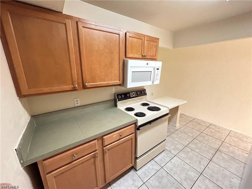 2828 Jackson ST # C7, FORT MYERS FL 33901-2