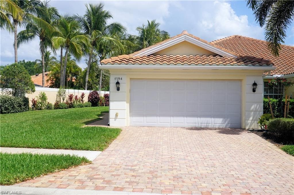 4194 Saint George LN, NAPLES FL 34119-1