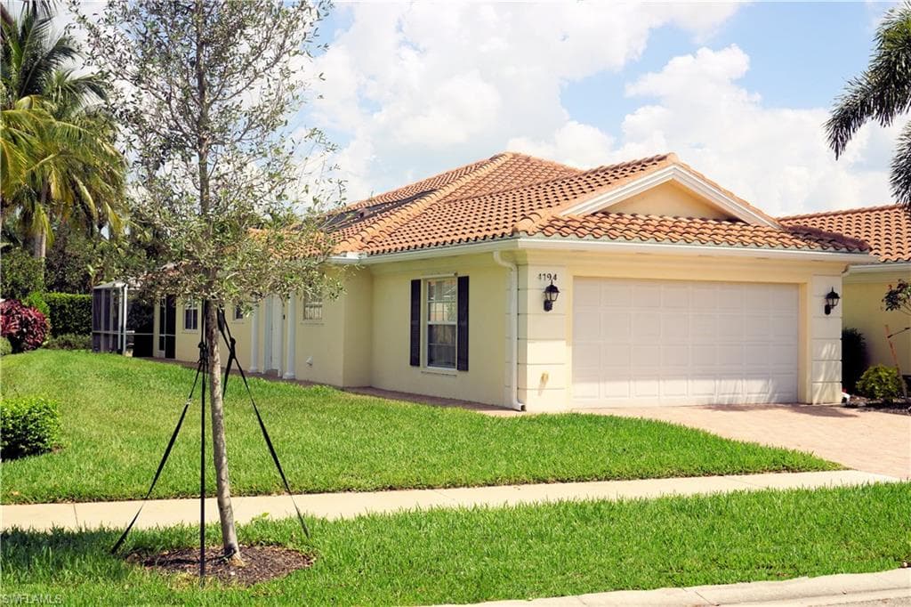 4194 Saint George LN, NAPLES FL 34119-2