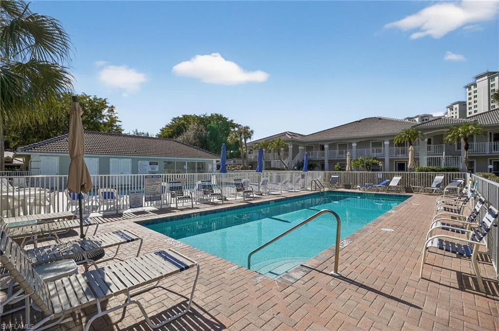 519 Roma CT # 101, NAPLES FL 34110-1