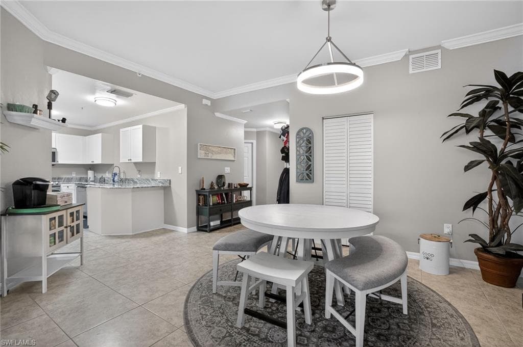 519 Roma CT # 101, NAPLES FL 34110-12