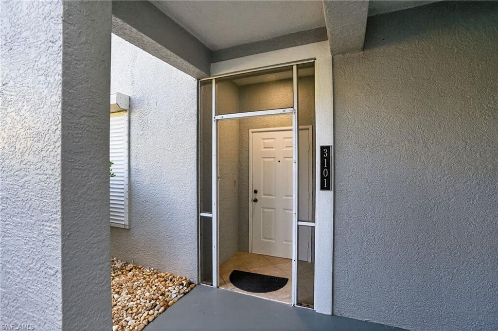 519 Roma CT # 101, NAPLES FL 34110-29
