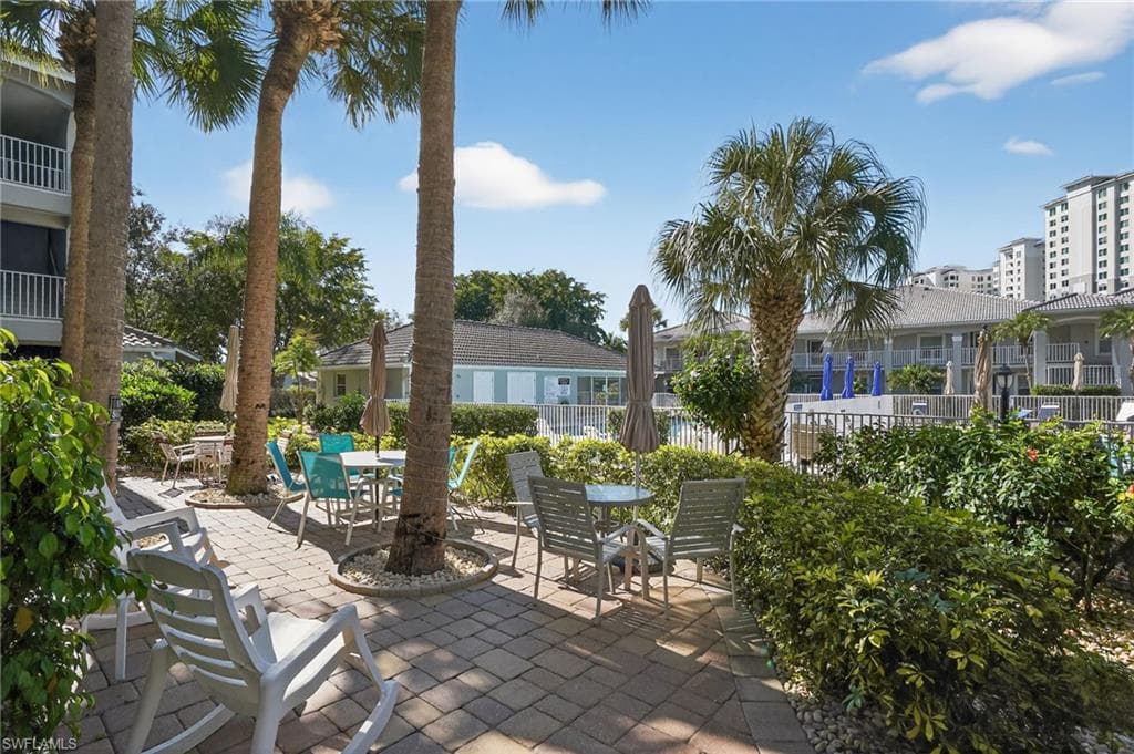 519 Roma CT # 101, NAPLES FL 34110-28