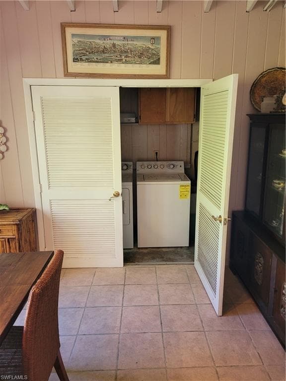 870 Forest AVE, NAPLES FL 34102-8