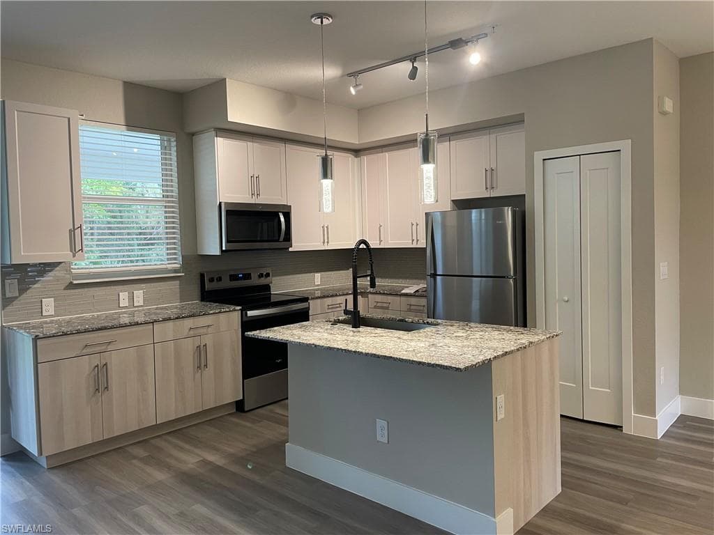 7028 Ambrosia LN # 801, NAPLES FL 34119-3