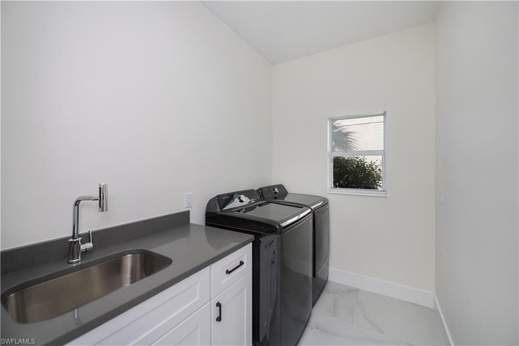 2615 Sunvale CT, CAPE CORAL FL 33991-37