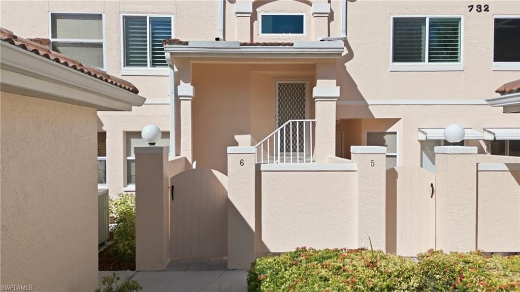 732 Woodshire LN # I6, NAPLES FL 34105-20