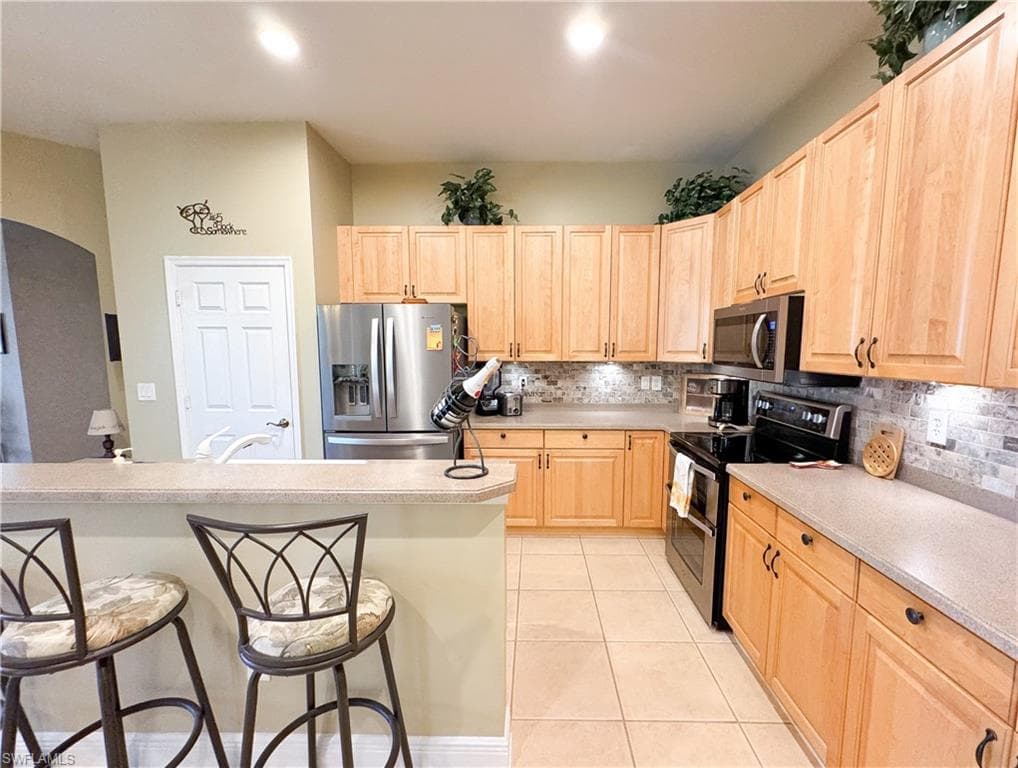 13921 Bently CIR, FORT MYERS FL 33912-17