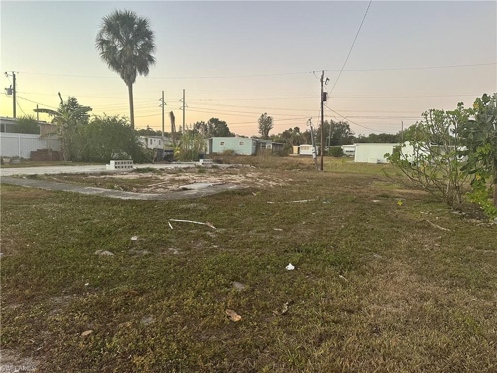 317 Lantern LN, NORTH FORT MYERS FL 33917-1