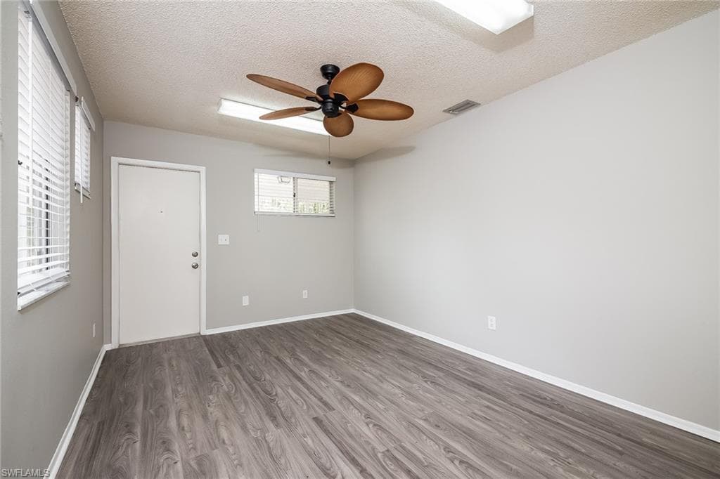 744 Pineland AVE, VENICE FL 34285-5