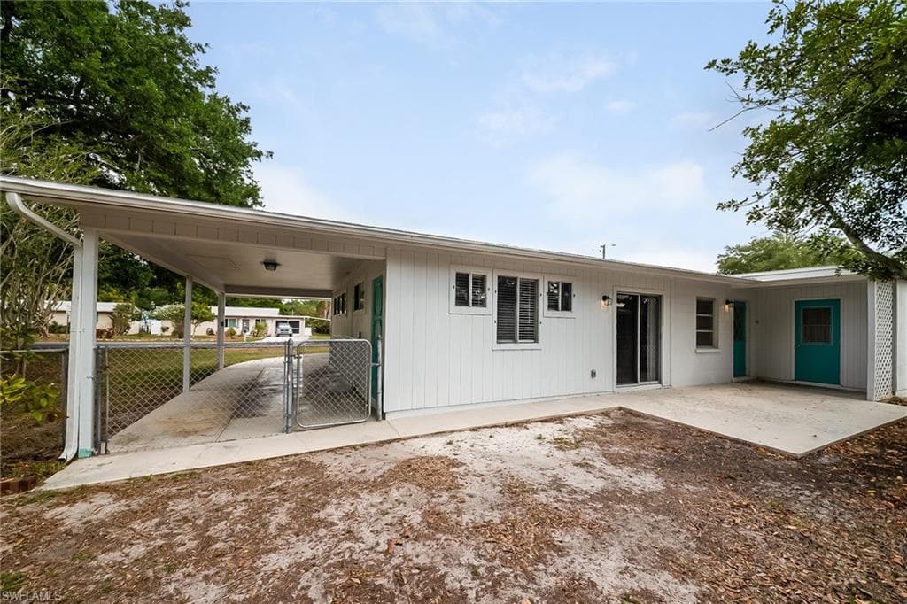 744 Pineland AVE, VENICE FL 34285-15