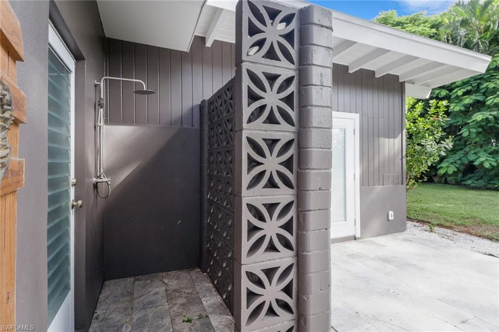 5150 Sand Dollar LN, NAPLES FL 34103-31