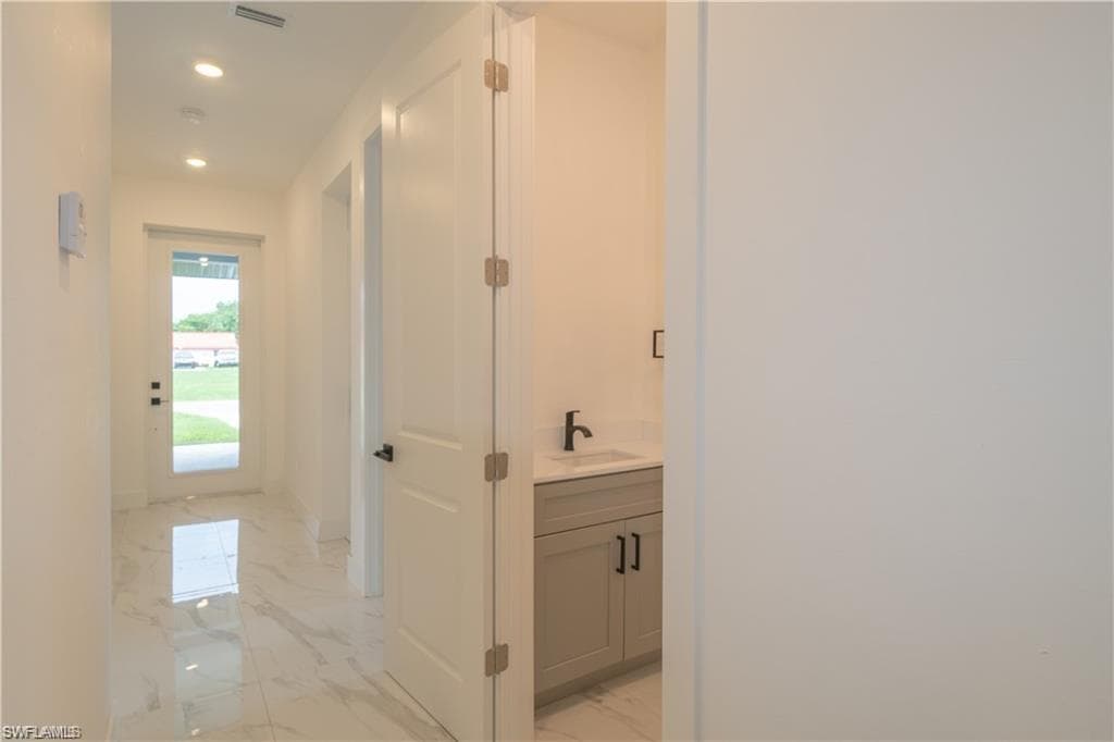 2045 Carver AVE, FORT MYERS FL 33916-19