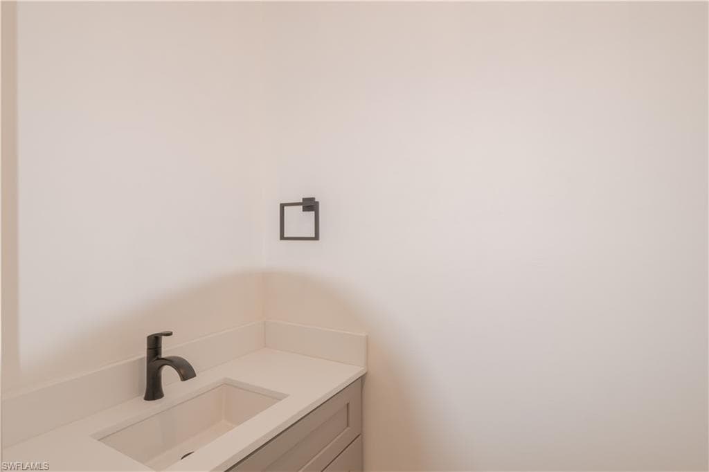 2045 Carver AVE, FORT MYERS FL 33916-9