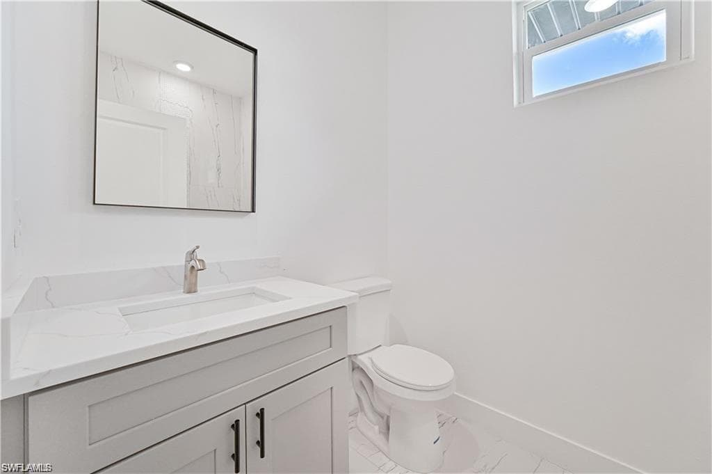 2045 Carver AVE, FORT MYERS FL 33916-17