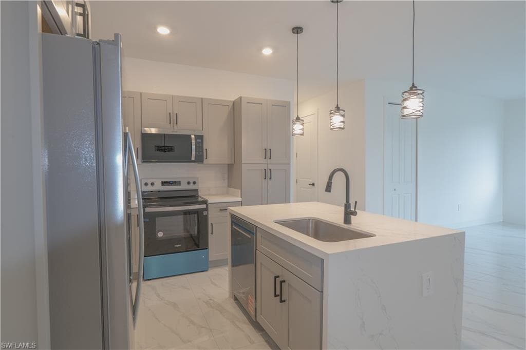 2045 Carver AVE, FORT MYERS FL 33916-3