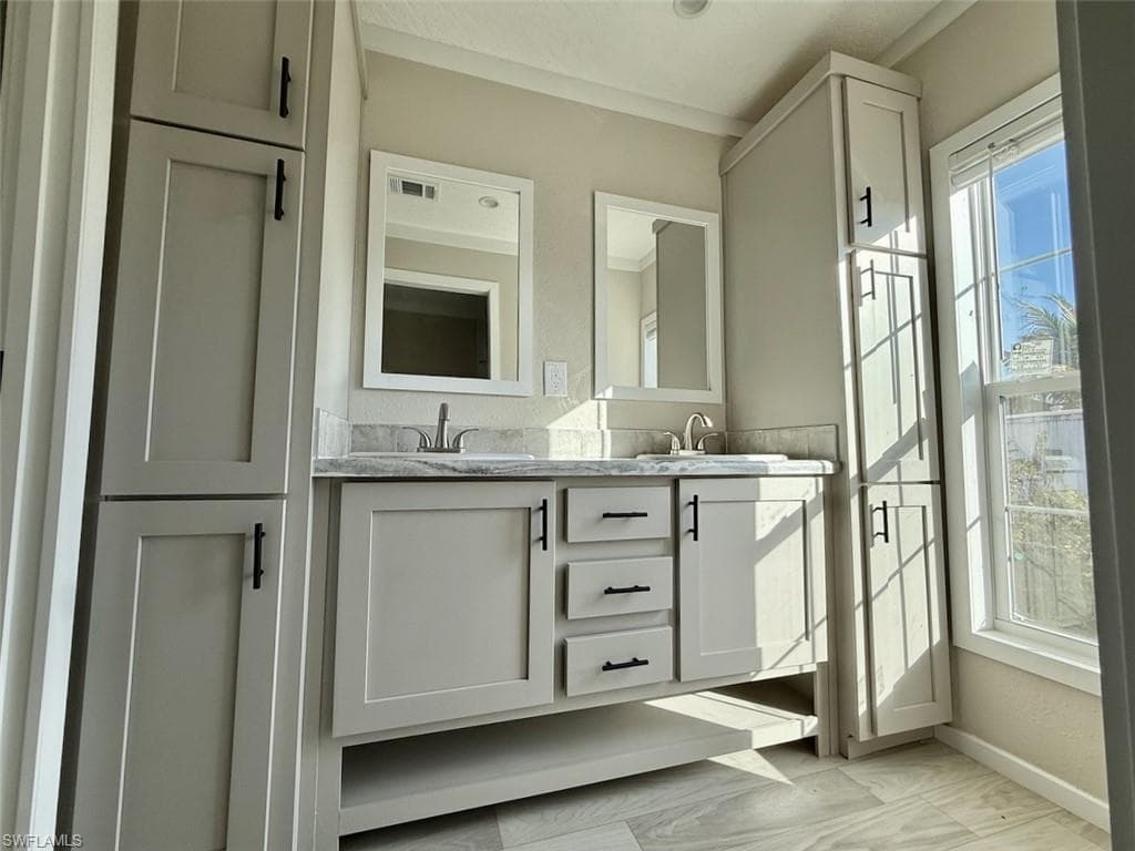 8104 Marx DR, NORTH FORT MYERS FL 33917-5