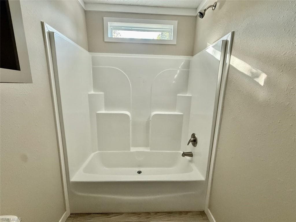 8104 Marx DR, NORTH FORT MYERS FL 33917-35