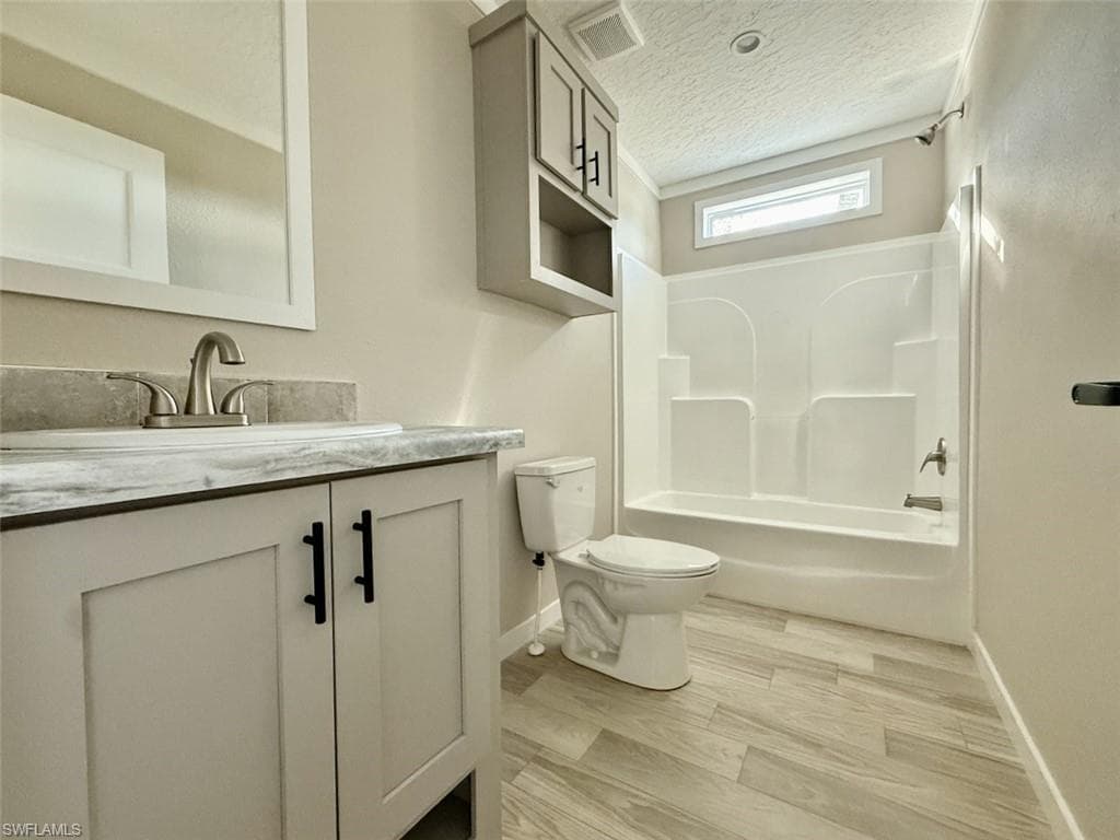 8104 Marx DR, NORTH FORT MYERS FL 33917-31