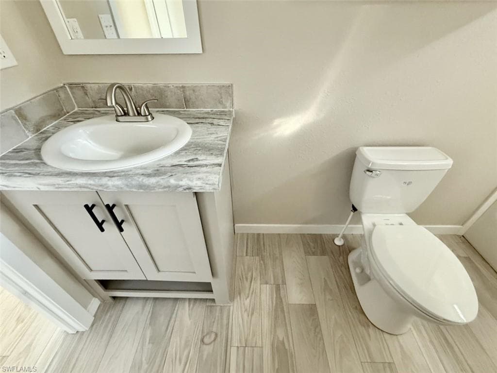 8104 Marx DR, NORTH FORT MYERS FL 33917-33