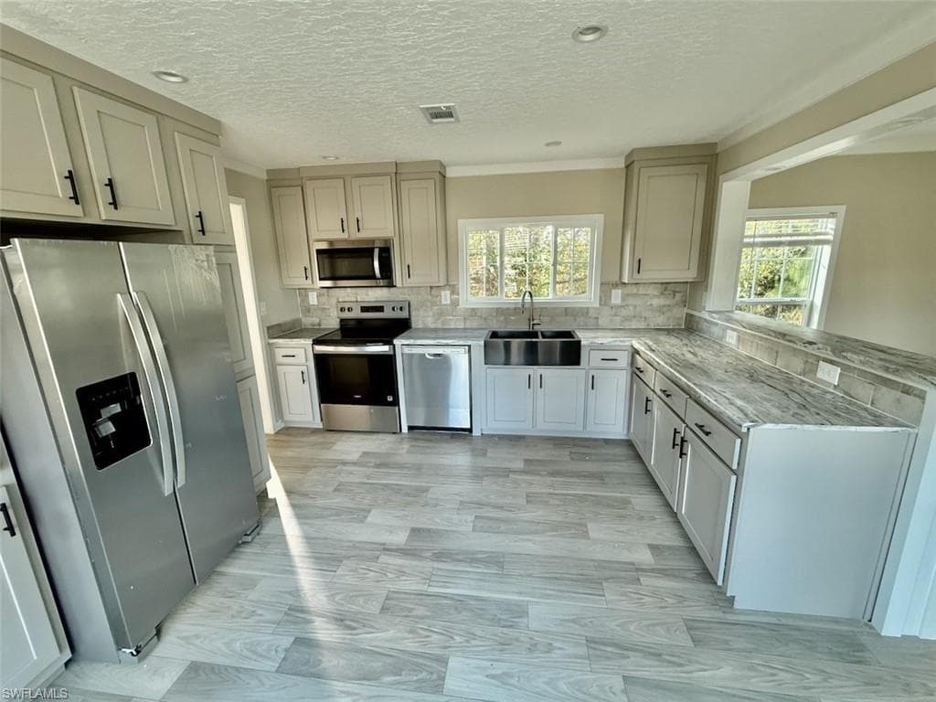 8104 Marx DR, NORTH FORT MYERS FL 33917-9