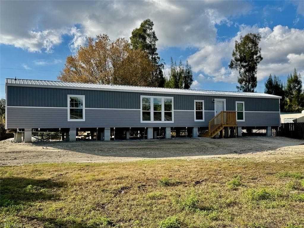 8104 Marx DR, NORTH FORT MYERS FL 33917-48