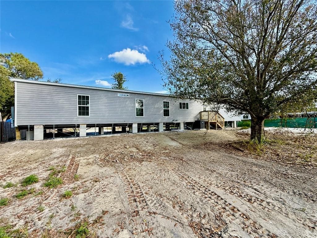 8104 Marx DR, NORTH FORT MYERS FL 33917-44