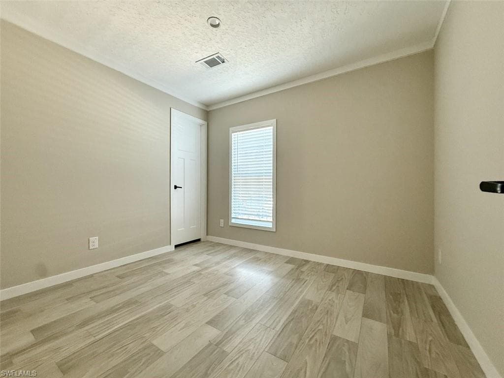 8104 Marx DR, NORTH FORT MYERS FL 33917-39