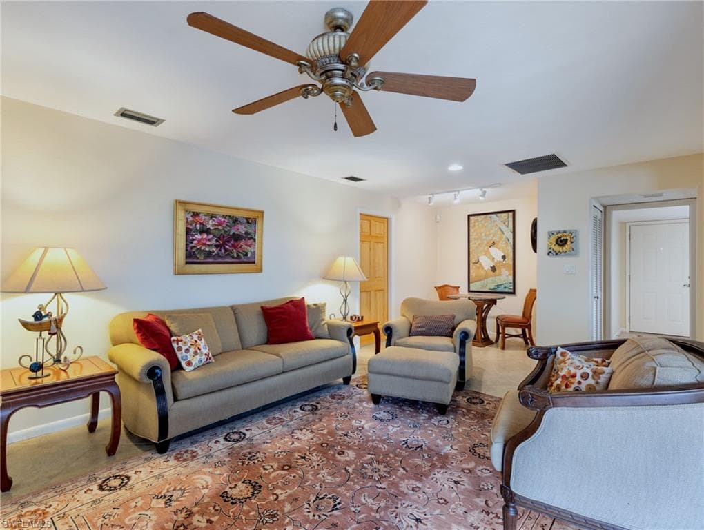 392 Snow DR, FORT MYERS FL 33919-31