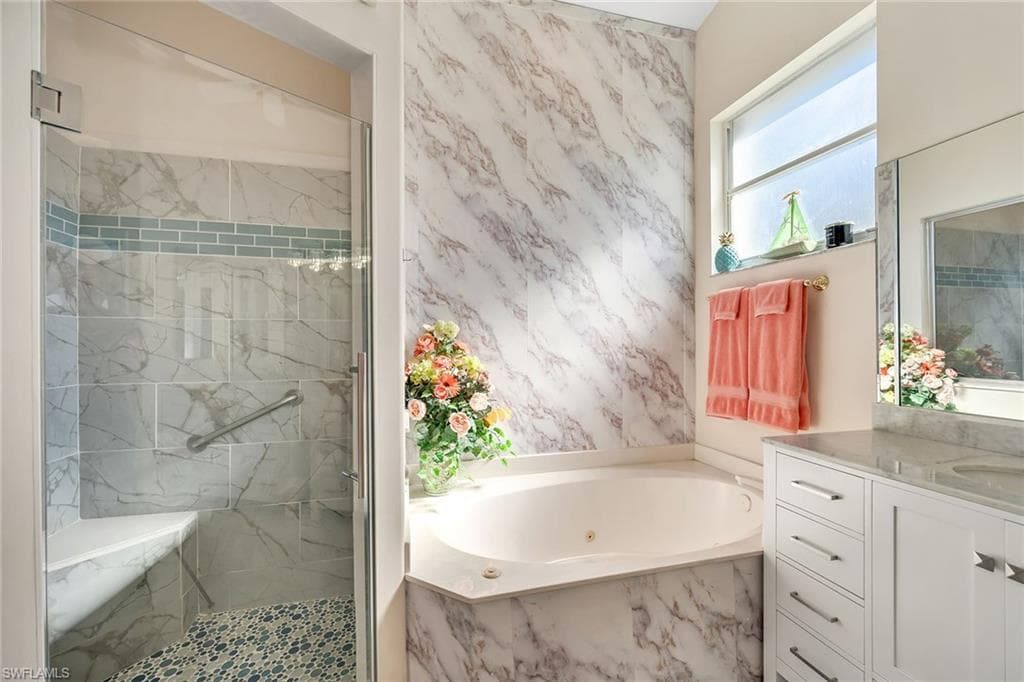 7809 Naples Heritage DR, NAPLES FL 34112-22